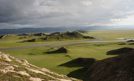 新疆旅游攻略几月份去合适，新疆旅游最佳时间：选择合适月份游玩攻略